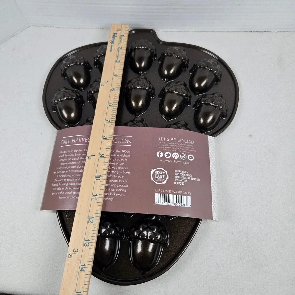 Nordic Ware Acorn Cakelet Baking Pan‎ Tray Mold Autumn Thanksgiving Fall